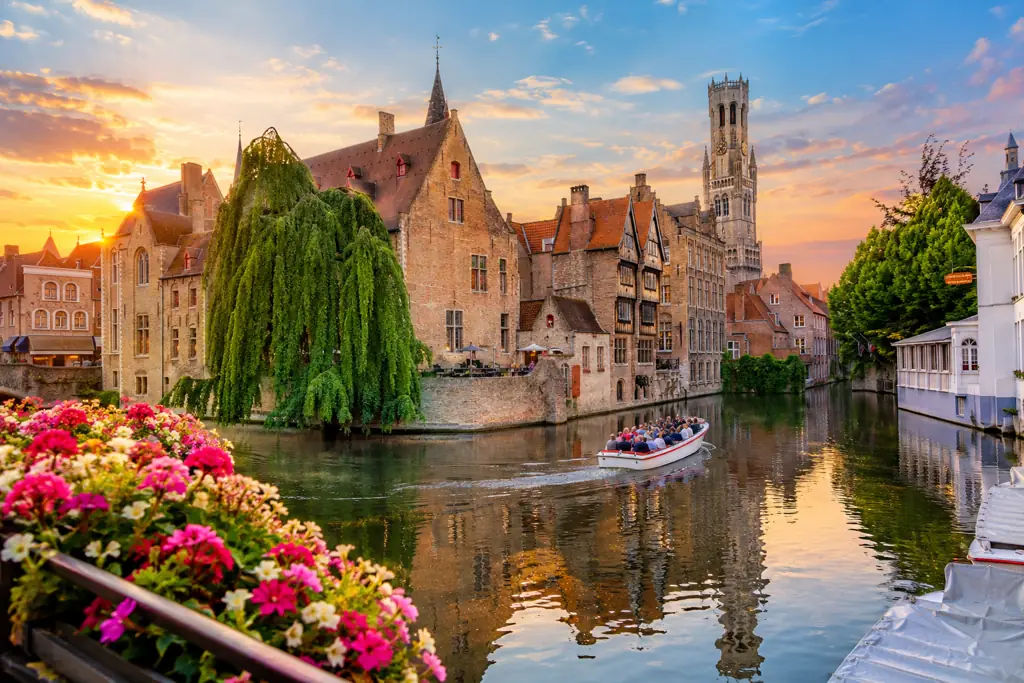 Cómo ir de Ámsterdam a Brujas: tren, autobús, coche y excursiones