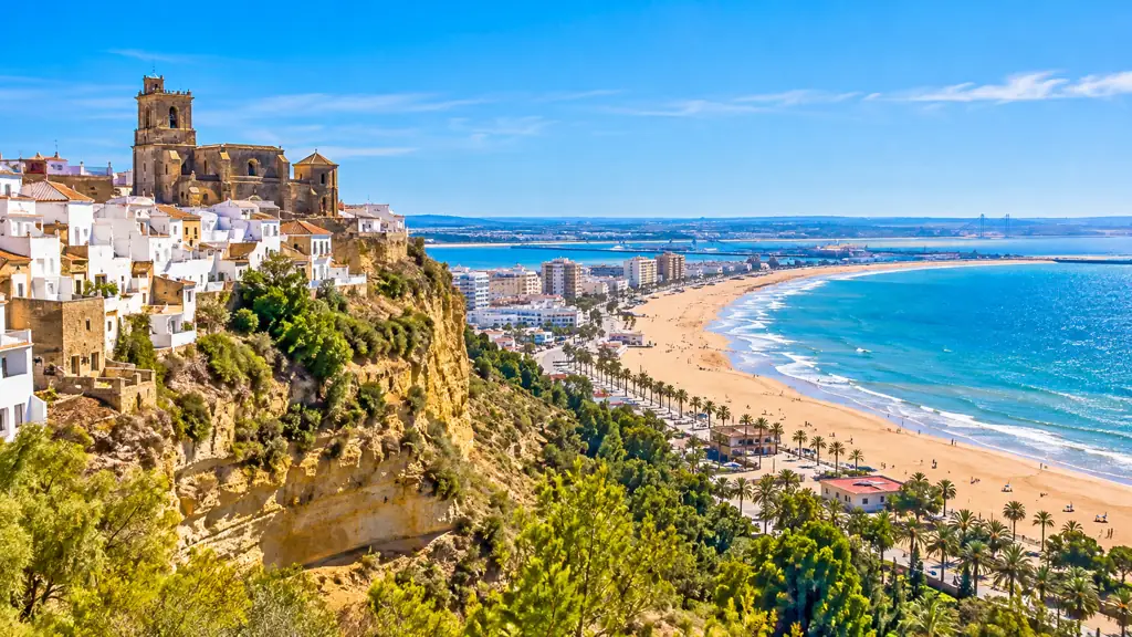 ¿Cuál es la playa más cercana a Arcos de la Frontera?